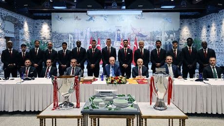 Cumhurbaşkanı Recep Tayyip Erdoğan, Galatasaray'ı Dolmabahçe'de kabul etti