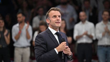 Macron évoque son avenir après 2027, 1 000 hectares ravagés par les flammes dans le sud de la France, les Bleues battent l’Angleterre à l’Euro 2025… Ce qu’il ne fallait pas manquer ce week-end
