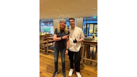 Gitarist Iron Maiden bestelt een pizza bij Eindhovens restaurant: 'Had hem niet herkend'