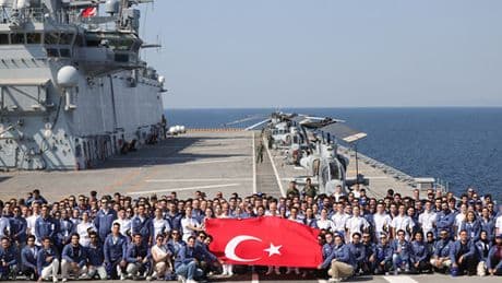 Gençler, Zafer Haftası'nda TCG Anadolu ile yolculuk yaptı