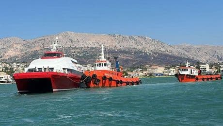 Çeşme'de bir gemi Yunan gemilerine çarptı