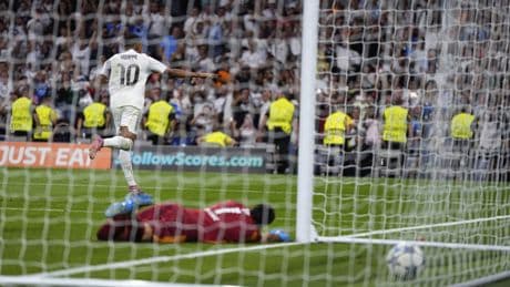 Dos penaltis de Mbappé evitan el sofocón del Madrid en el estreno de la Champions