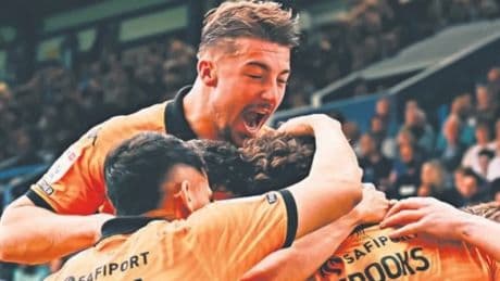 Hull City kıl payı ligde kalmayı başardı