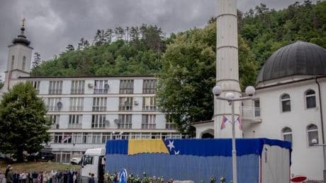 Génocide de Srebrenica : en Bosnie-Herzégovine, trente ans après, des milliers de personnes commémorent la mémoire des victimes