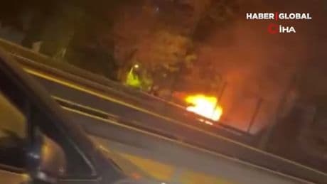 Şişli'de hareket halindeki otomobil alevler içinde kaldı