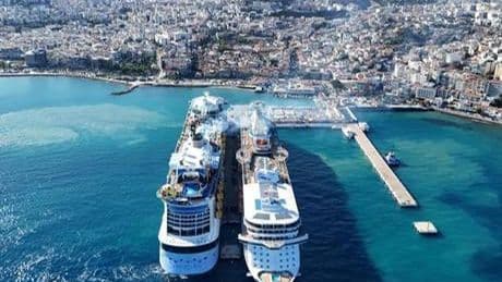 Kuşadası'na 3 kruvaziyerle 8 bin 560 turist geldi