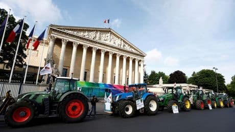 Çiftçi eylemleri Paris'e geri döndü: Traktörler Ulusal Meclis önünde
