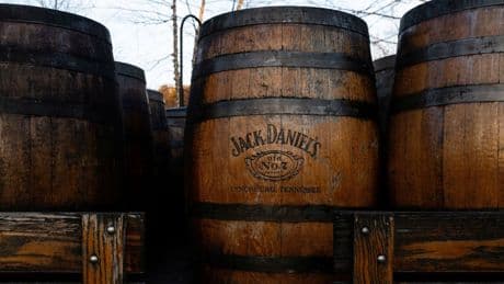 Il whisky Jack Daniel’s vittima dei dazi: fatturato netto -5%, utile netto -15%