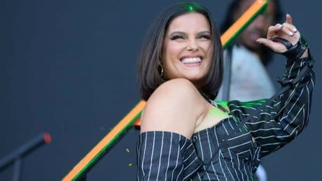 Sängerin Nelly Furtado kontert Bodyshaming mit Mode von Samuel Gärtner