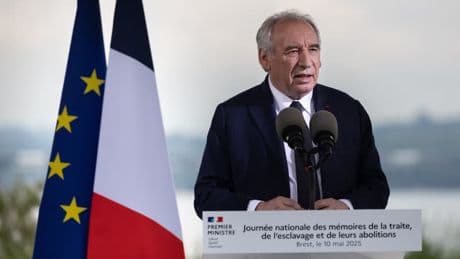 François Bayrou appelle à "ne pas se taire" face à l'histoire "monstrueuse de l'esclavage"
