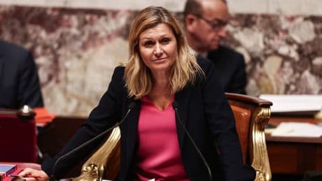 Loi Duplomb: Yaël Braun-Pivet se dit "favorable" à un débat mais affirme qu'il "ne pourra en aucun cas revenir sur la loi votée"