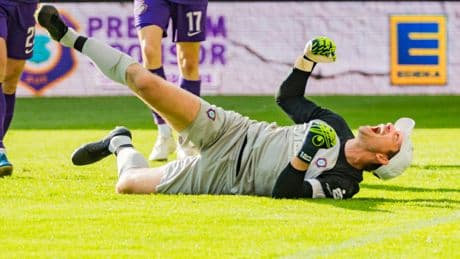 Kuriose Szene in 3. Liga - Torwart erfährt vom Klassenerhalt am Mikrofon