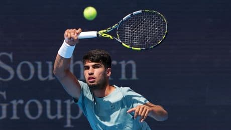 Carlos Alcaraz se lleva un susto en su debut en Cincinnati