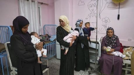 «Mon enfant fait des convulsions»: la malnutrition accable les enfants de Gaza
