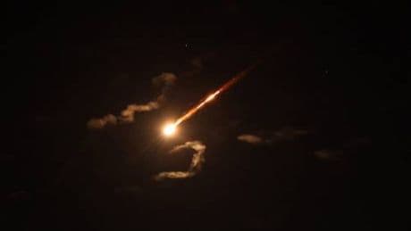 Israele-Iran: ancora raid nella notte. Trump: "Se Teheran ci attacca, reagiremo con una forza mai vista"