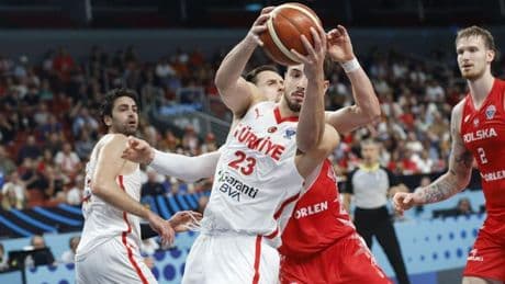 Un triple-doble de Sengun hunde a Polonia y lleva a Turquía a semifinales (91-77)