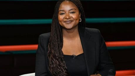 Aminata Touré überglücklich: Grünen-Ministerin teilt erstes Babyfoto