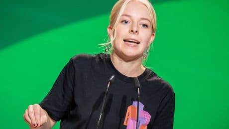 Polizei-Hasser-Shirt - So redet sich die Grüne-Jugend-Chefin raus