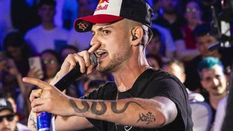 "Si no lo hacía ahora, no volvía nunca". Bnet, el chico que dijo adiós en la cima, coge el micro