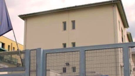 Carcere della Spezia, agente aggredito a calci e pugni. Pagani (Uilpa): “Sovraffollamento, in un mese arrivati 70 detenuti”