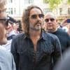 Großbritannien: Vergewaltigungsvorwurf: Russell Brand erscheint vor Gericht