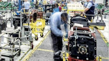 Türk Traktör işçisi: İşçi miyiz, iş güvenliği uzmanı mı, temizlik görevlisi mi?