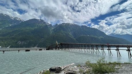 2 First Nations form partnership to buy B.C. export terminal
