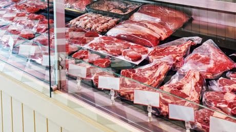 Qué debes hacer con la carne y el pescado cuando vuelves del supermercado para que te duren más