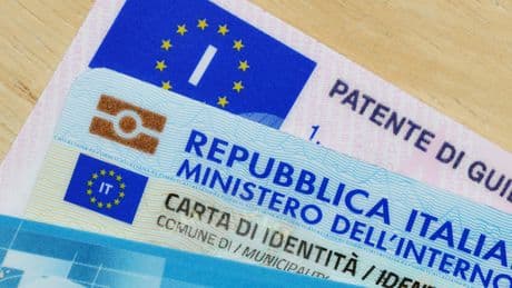Documenti, in Italia costano oltre il triplo rispetto a Francia e Spagna
