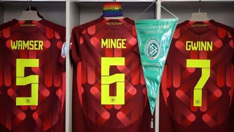 Überraschende Bilder - Gwinns Trikot hängt ganz normal in der Kabine