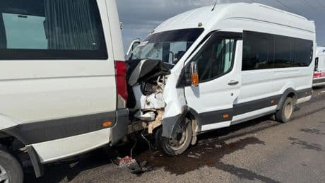 Urfa'da öğretmenleri taşıyan servis minibüslerin çarpıştı: Kazada 28 öğretmen yaralandı