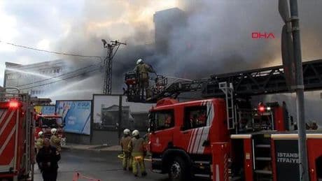 Son dakika... Sancaktepe'de iş merkezinde yangın