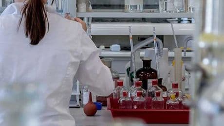 Laboratuvar teknikerleri güvencesiz çalışıyor: 'İstihdam yetersiz'