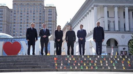 Los líderes de Francia, Reino Unido, Alemania y Polonia piden desde Kyiv una tregua a Putin