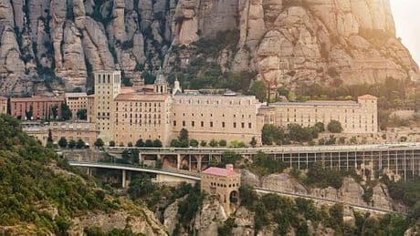 La UFEC celebra el milenario de Montserrat con la ofrenda de la 'llàntia' votiva del deporte catalán
