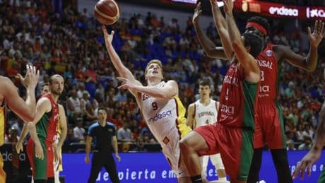 Alberto Díaz no jugó en la segunda parte ante Chequia por culpa de unas molestias