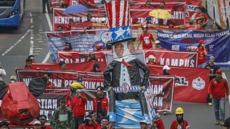 Burlas a los políticos, cargas policiales... Así se celebra el Primero de Mayo en España y en el mundo