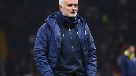 Mourinho ilk derbi zaferi peşinde!
