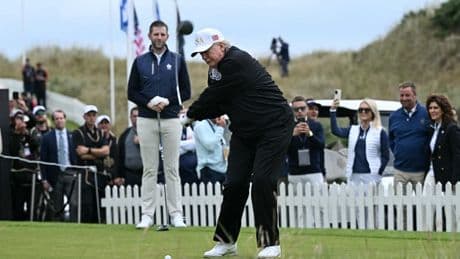 Lors de l'inauguration d'un parcours de golf en Écosse, Donald Trump assure qu'il va "éteindre tous les incendies dans le monde"
