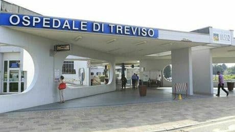 Febbre a 40, ricoverato in ospedale a Treviso poi la scoperta: è il batterio del latte. La denuncia della moglie su Facebook
