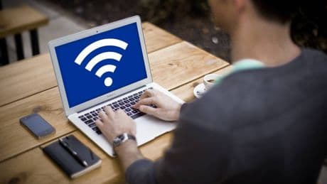 Qualcuno ruba il tuo Wi-Fi? Ecco come scoprirlo e come proteggerti