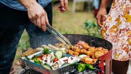 Viele machen es falsch: Wann Sie Grillgut würzen sollten