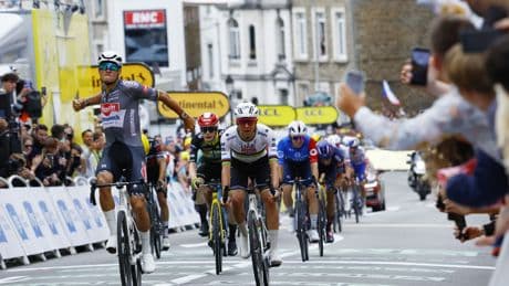 Van der Poel bate a Pogacar en un duelo galáctico y es el nuevo líder del Tour de Francia