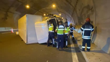 Kuzey Marmara Otoyolu'nda tünel içinde kaza: 1'i çocuk 3 yaralı