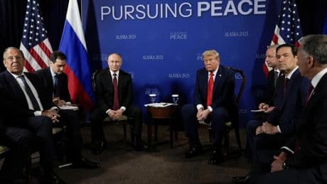 Krieg in der Ukraine: Lawrow beklagt „plumpe Versuche“ der Beeinflussung Trumps