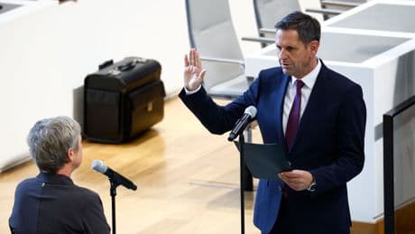 Landtag Niedersachsen: Drei Mal ohne Gottesformel: Neue Landesregierung vereidigt