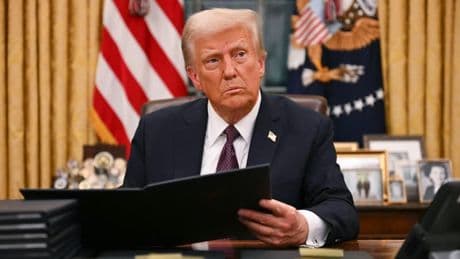 "Il fait l'inverse de ce qui est bon pour les Etats-Unis": comment en 100 jours Donald Trump a détraqué l'économie la plus dynamique du monde