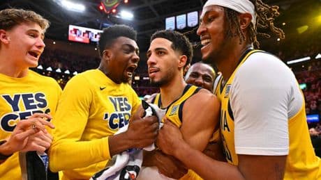 Un triple de Haliburton noquea a los Cavaliers y los Warriors vencen pero pierden a Curry