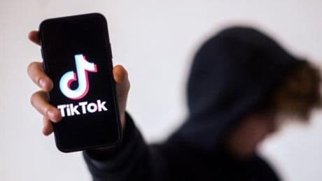 Réseaux sociaux : « N’est-il pas temps, pour une Europe en quête de souveraineté, de s’ériger en espace où les adolescents sont protégés de cette jungle »