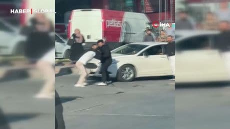Bağcılar’da yol vermeme kavgası kamerada
